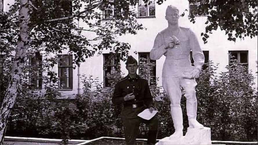 Памятник воину СА